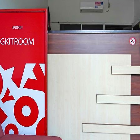 Oyo 90391 Gkitroom Karawang Bagian luar foto