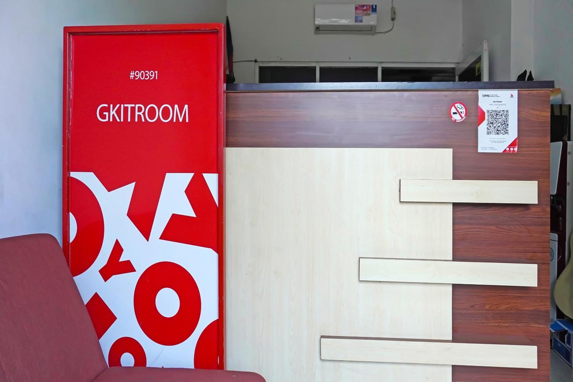 Oyo 90391 Gkitroom Karawang Bagian luar foto