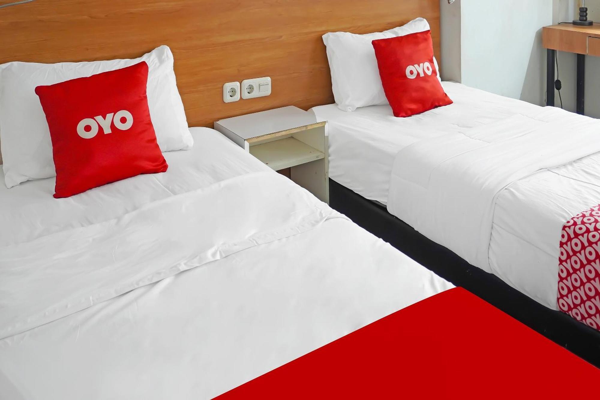 Oyo 90391 Gkitroom Karawang Bagian luar foto