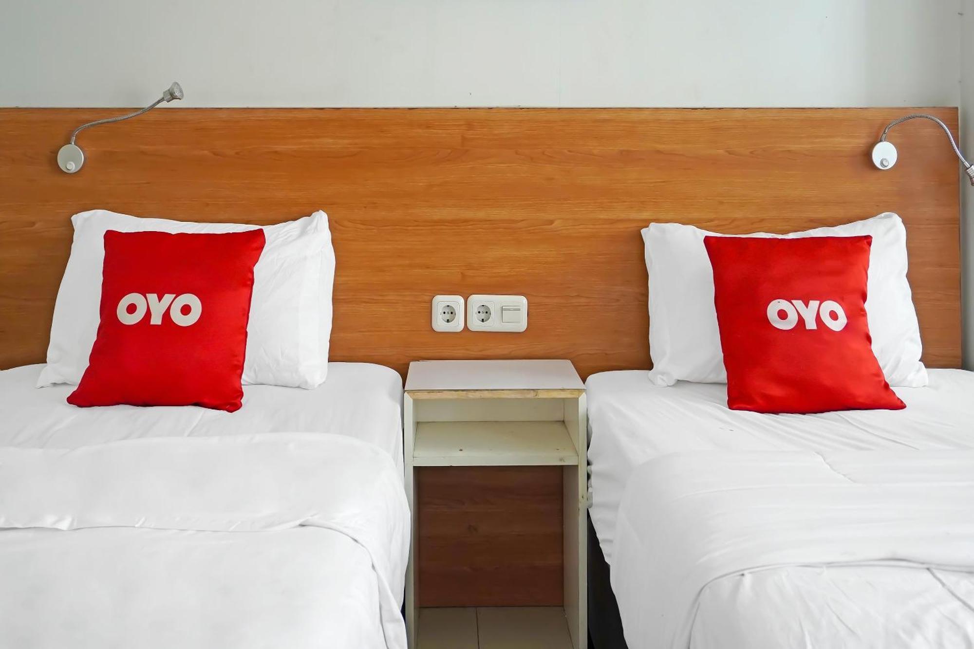 Oyo 90391 Gkitroom Karawang Bagian luar foto