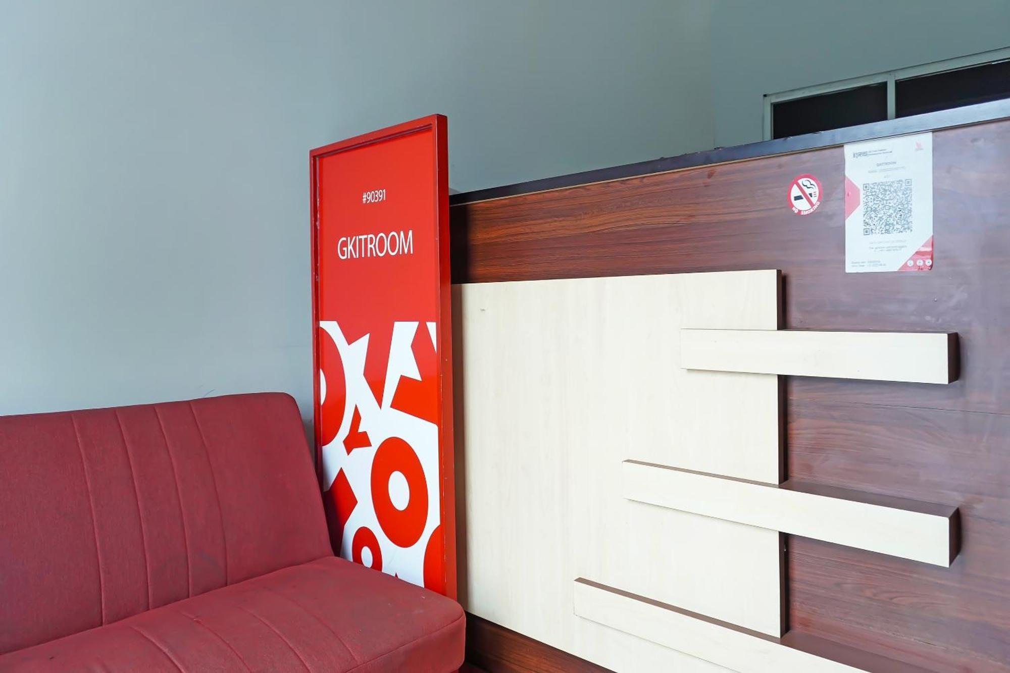 Oyo 90391 Gkitroom Karawang Bagian luar foto